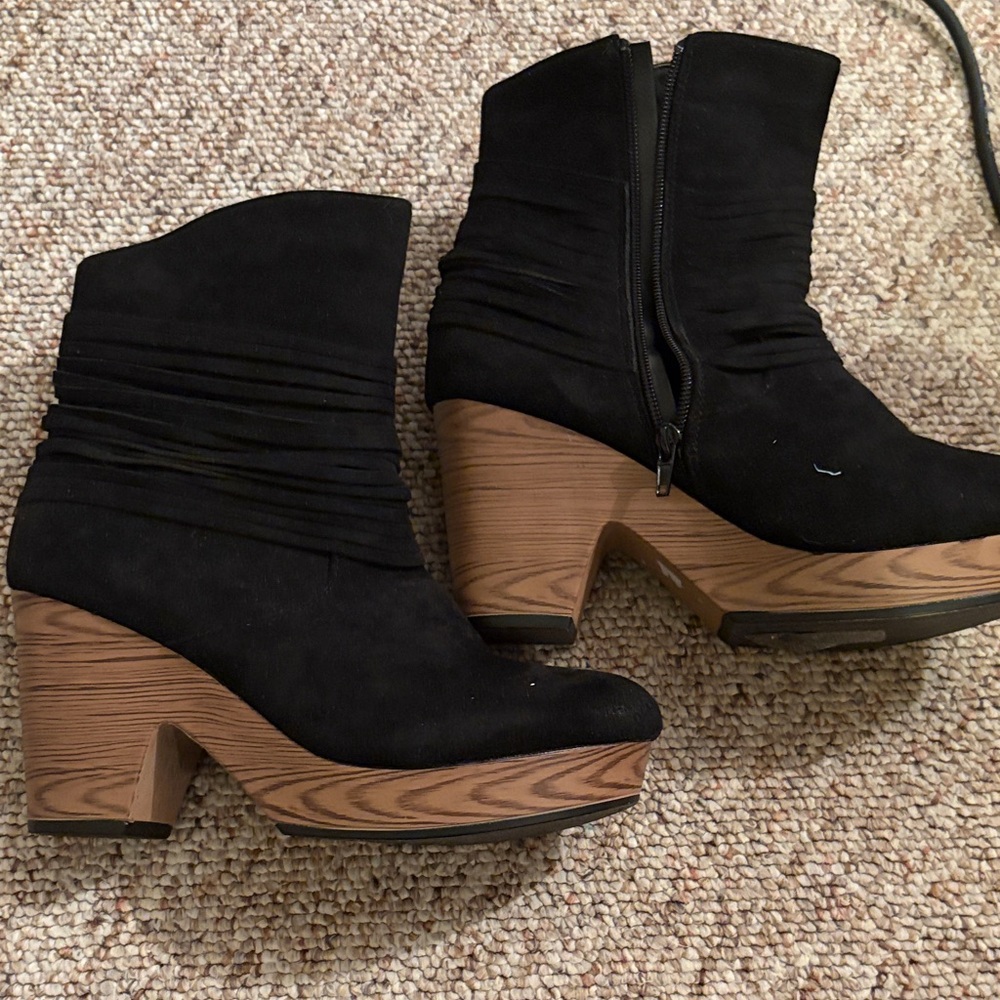 Buckle Black Heeled Boots with Wooden Accents